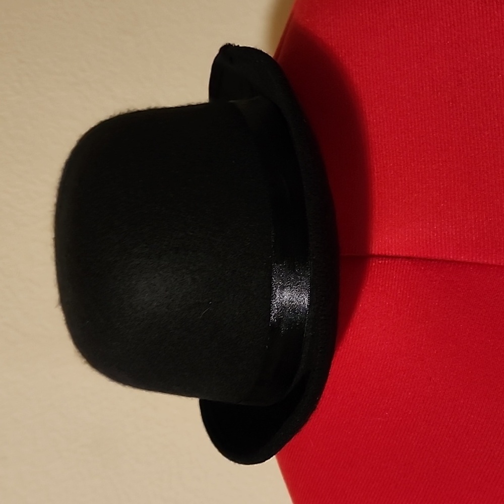 SUPER CUTE BOWLER HAT!
